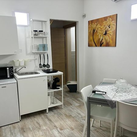 L'Arco Di Porta Lecce Apartment บรินดิซิ ภายนอก รูปภาพ
